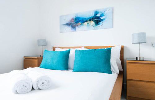 The Dakota - next to East Midlands Airport - Photo 2