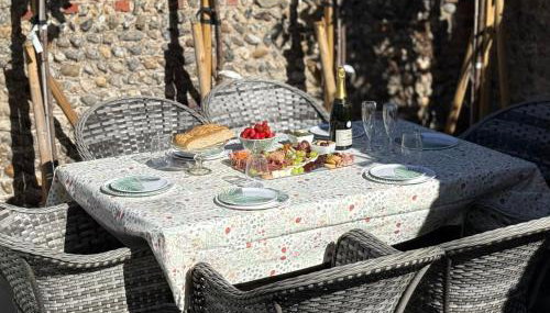 2 Seaside Bedroom home, Hot Tub, Garden, 6 guests, Parking, Contractors-Families welcome - Foto 4, Garden