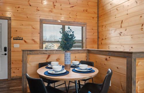 Family or couple retreat next to Downtown, Dollywood & Smoky Mountains! - Foto 27