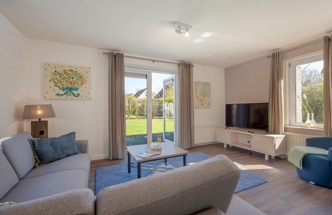 Restyled Villa With Dishwasher, Near the Beach - Photo 5