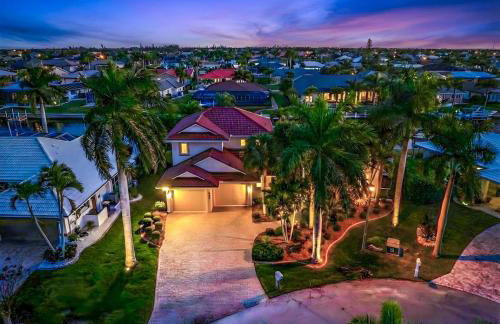 Villa Hibiscus-Waterfront-Free Heated Pool-Dock-Bikes-Other Amenities - Photo 4
