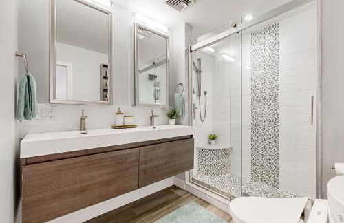 Walk to Transit and Eats! Urban Oasis in Newton - Foto 19