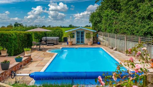 The Owl House - Hot Tub Adventures in Moreton - Pass the Keys - Foto 5, Other