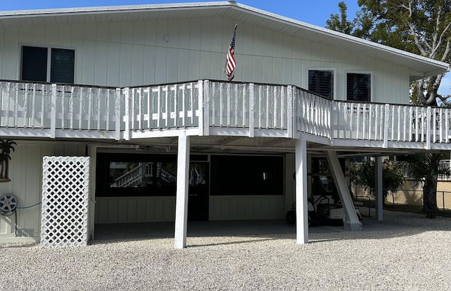 Beautiful Updated Stilted Home Makes For A Super Getaway. 3 Bedroom Home by RedAwning - Foto 61