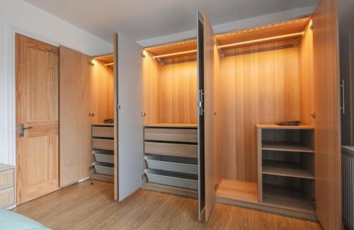 Spacious 3 Bedroom Home with PS5 and Pool Table Near O2 Arena Canary Wharf and Elizabeth Line to Central London - Foto 6