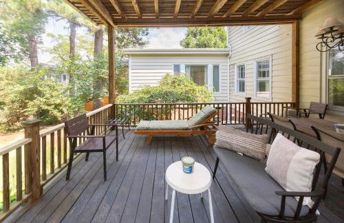 Spacious 2BR in Grand Old Home, Downtown Durham - Photo 4