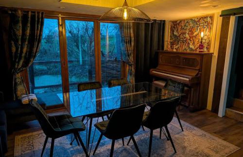 Heron's Perch- A pond-side retreat with cinema room - Photo 39