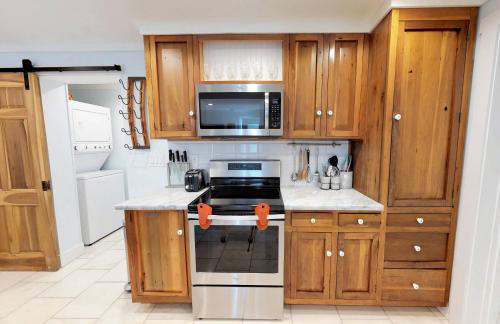 Romantic Secret Garden - Marble Floors & Bath DT Just 2 Blocks Beach Only 3 Miles - Foto 10