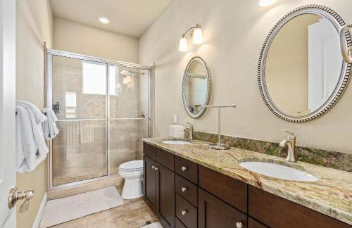 Luxury Resort Family Home Professionally Furnished Ultra Comfortable beds Epic Mario Game Room Themed Bedrooms Heated Pool and Spa Outdoor Grill Golf Course View - Foto 37