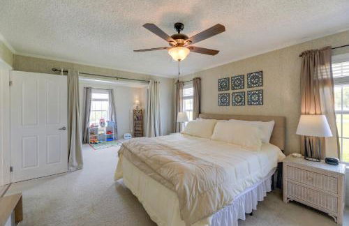 Family Home and Fire Pit and Deck, 11 Miles to Beach! - Foto 15