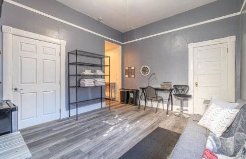 Rustic 3-Bedroom, 1.5-Bath Oasis by Downtown - Foto 12