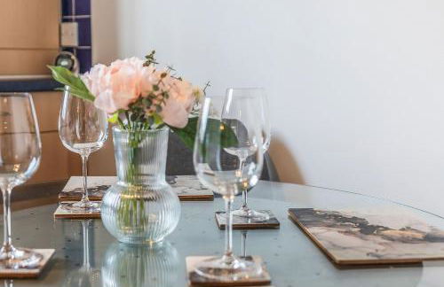 Modern 2 bedroom apartment in City Centre - Photo 6