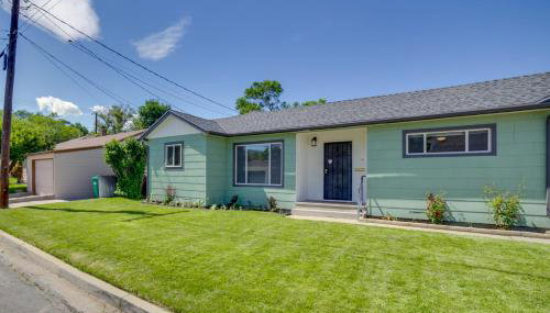 Relax Fireside! Tahoe Area Home 28 Mi to Slopes - Foto 3