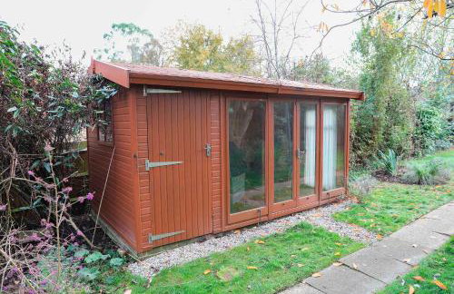 Hassocks Hideaway with Parking Garden - Foto 14