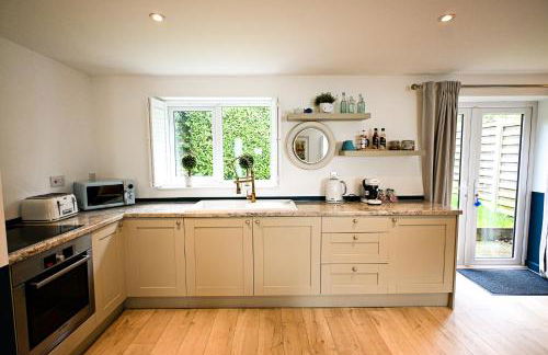 The Bolt Hole Hythe panoramic coast and sea views - Foto 15