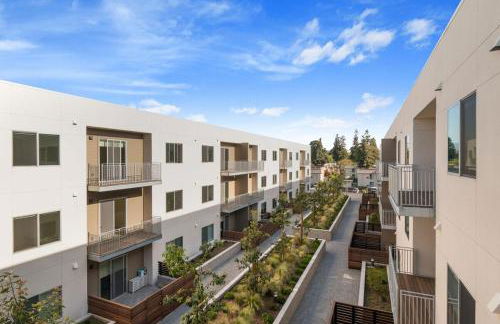 Luxurious 2BR Apartment in heart of Silicon Valley - Photo 18