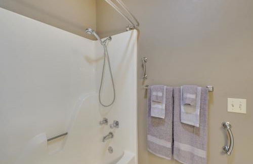 Bella Vista Home with Kayaks and Deck on Loch Lomond! - Photo 25