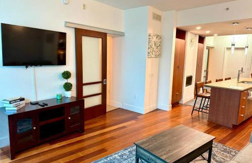 Channelside Luxury Retreat Spacious 2BR 2BA Condo with Pool, Balcony, Sauna & Gym - Foto 5