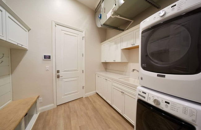 Vanderpump Rules Lake Havasu Luxury Villa w Pool - Photo 70