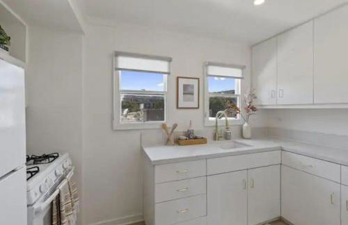 Cozy 1 BR Casita Overflowing with Natural Light - Foto 8