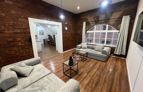 City Centre - Sleeps 6 - Bars, Parking & Netflix - Foto 1