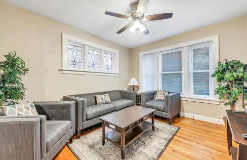 Tower Grove Getaway sleeps 8 - Foto 1