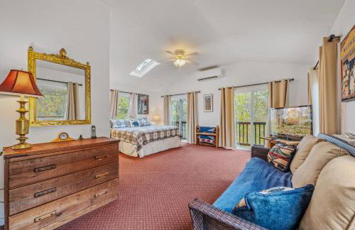 River Time Cabin - Riverfront, Hot Tub, Screen Porch, Fishing, Games, View, 3 King Beds - Photo 59