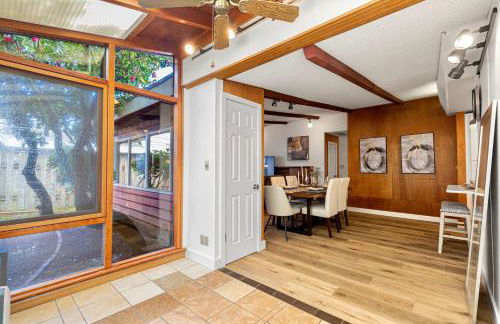 Spacious Mid Century Modern Sunroom Rambler - Foto 24