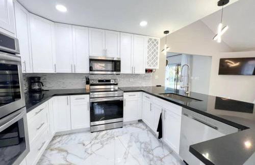 Modern Lakefront Home - Foto 40