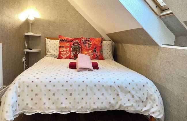 Charming 1-bed Loft Apartment in Romford - Photo 3