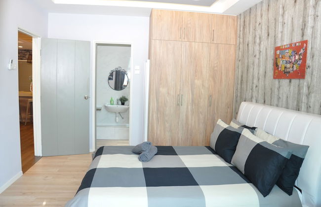 Lawang Suite Apartment With Balcony - Photo 14