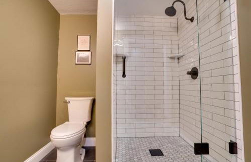 '"Luxury Mountain Getaway'" Sauna, Hot Tub, Massage Chair, Pool Table - Photo 18