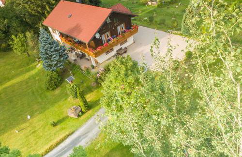 Gästehaus Philipp im Herzen des Fichtelgebirges - 5 Ferienwohnungen, großes Grundstück, Wald und Wiese, Wohnung mit privater Sauna, kostenfreie Parkplätze, WLAN - Foto 1