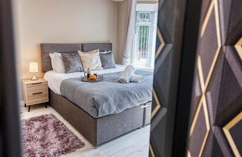 Elegant 5 Bed House - Sleeps 9, Central Solihull, NEC, JLR, HS2, Resorts World, Airport Business and Leisure Stays, - Foto 10