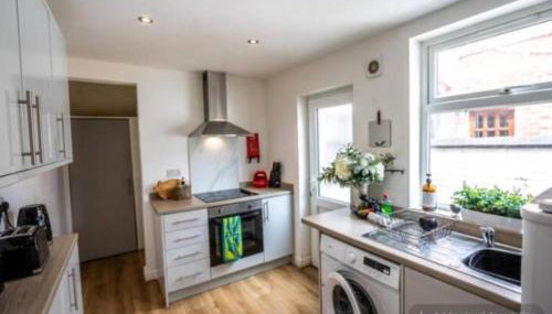 Charming 3BDR House By Homestyles Hosts Short Lets & Serviced Accommodation Hoole With Free Parking & Free WiFi - Foto 2