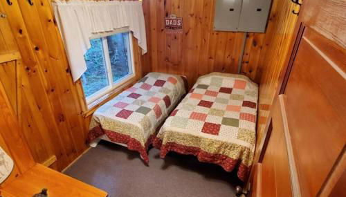 Quiet 2 Bedroom Bass Cabin In The Trees - Foto 2