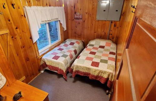 Quiet 2 Bedroom Bass Cabin In The Trees - Foto 2
