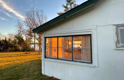 Waterfront Wildflower Cottage with Private Dock! - Foto 18