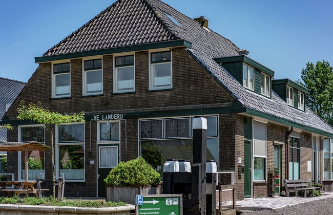 Quaint Holiday Home in Friesland by the Lake - Foto 1