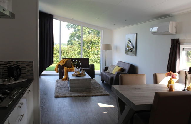 Cozy Garden Home w/ Fireplace - Photo 22