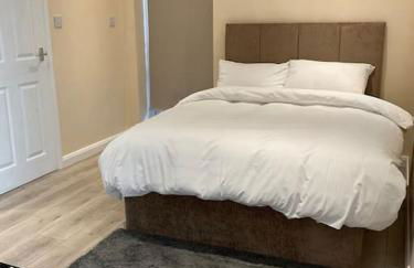 Beautiful private en-suite room with its own entry - Foto 14