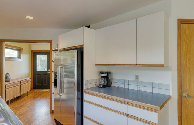 Half Block to Beach w/ Oceanview, Patio + Balcony The Shore Pine by Avantstay - Foto 101
