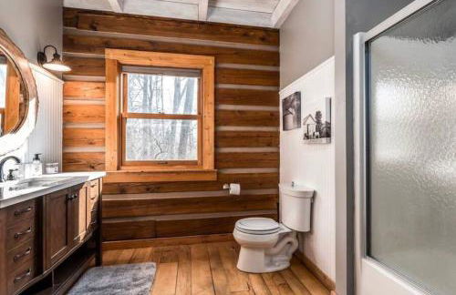 Large Log Cabin Chalet w/ Hot Tub - Horses & Lake! - Foto 74