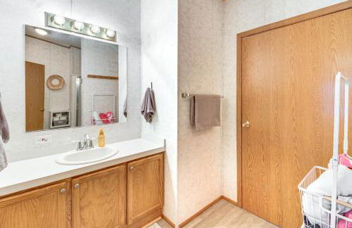 Tenstrike Lake House on 60 Acres Hike and Fish! - Foto 10