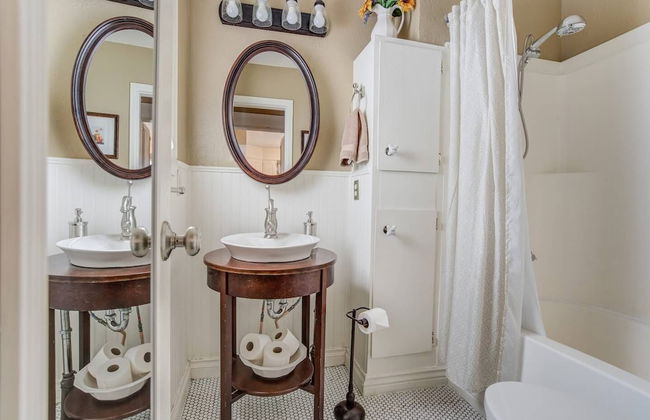 1893 Classic 4 Blocks From Great Dining & Shops - Photo 28