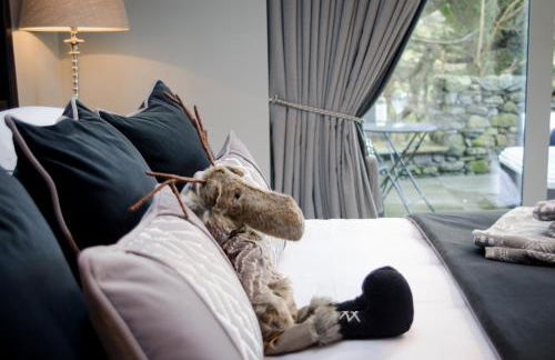 The Cow Shed - with hot tub - Photo 15