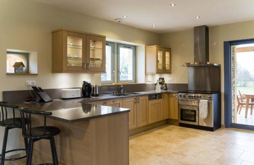 Luxury 3 Bed Home with Heated Swimming Pool Air Con and Boules Pitch - Foto 32