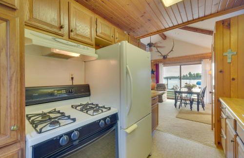 Lakefront Chetek Vacation Rental with Private Dock! - Foto 15