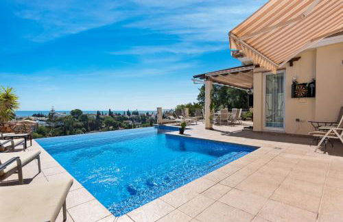 Infinity pool mansion by Costarentals - Ref 85 - Photo 37