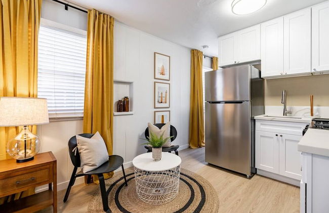 Live Like a Local - Studio With Huge Backyard - Foto 9